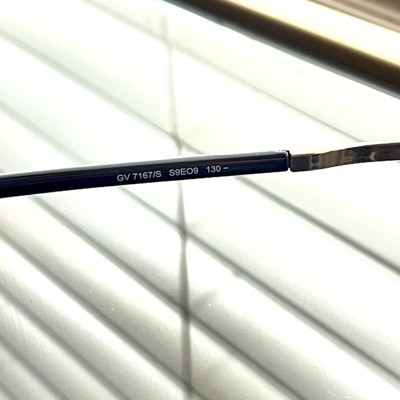 New Unisex Givenchy Sunglasses - Picture 8 of 14